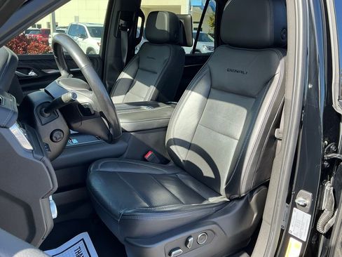 Used 2021 GMC Yukon Denali w/ Denali Premium Package image 32