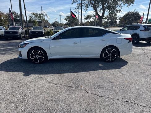 New 2025 Nissan Altima 2.5 SR image 10