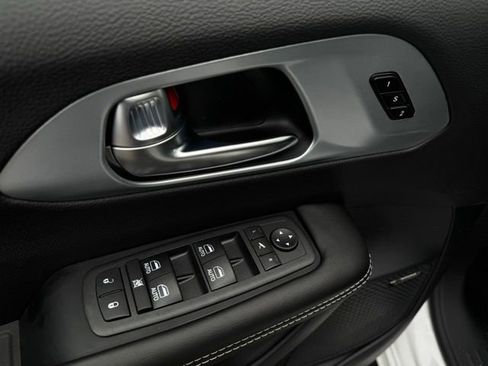 New 2026 Chrysler Pacifica Limited w/ Uconnect Theater Family Group image 13