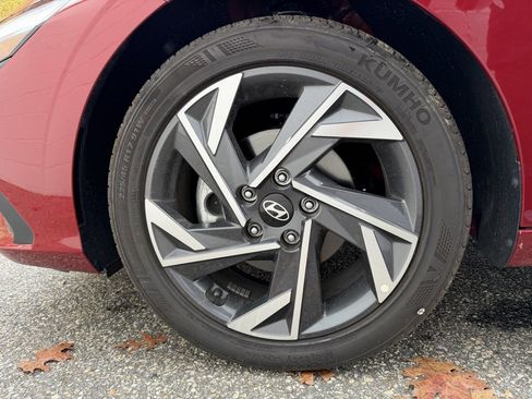 Certified 2025 Hyundai Elantra Sport image 18