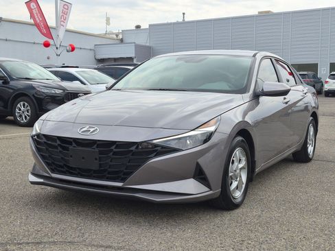 Used 2023 Hyundai Elantra SE FWD image 11