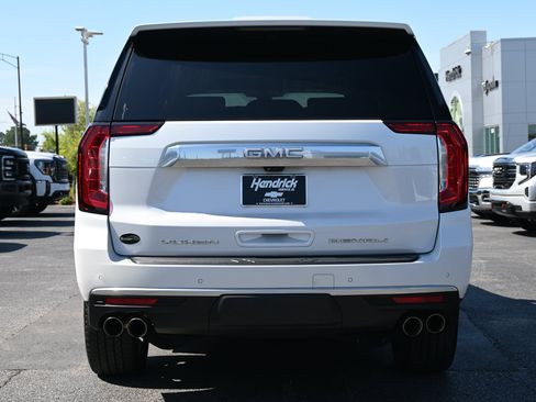 Used 2021 GMC Yukon XL Denali w/ Denali Premium Package AWD/4WD image 9
