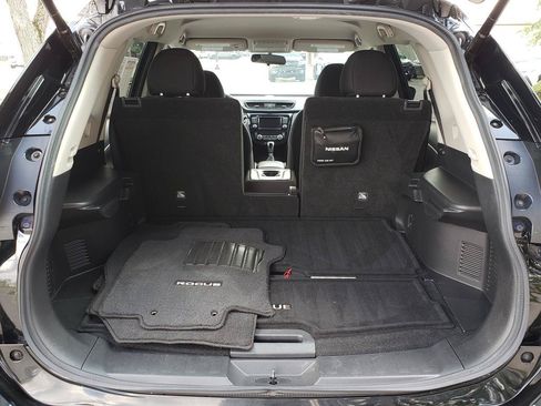 Used 2018 Nissan Rogue SV AWD/4WD image 14