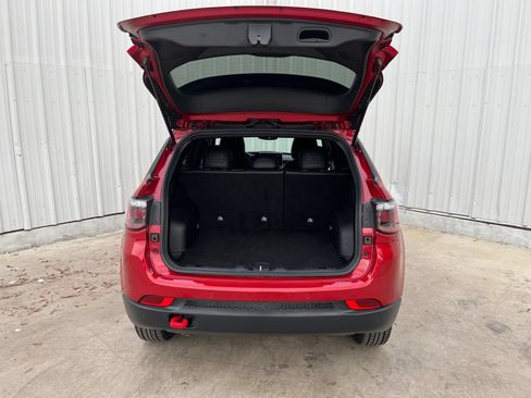Used 2025 Jeep Compass Trailhawk AWD/4WD image 8