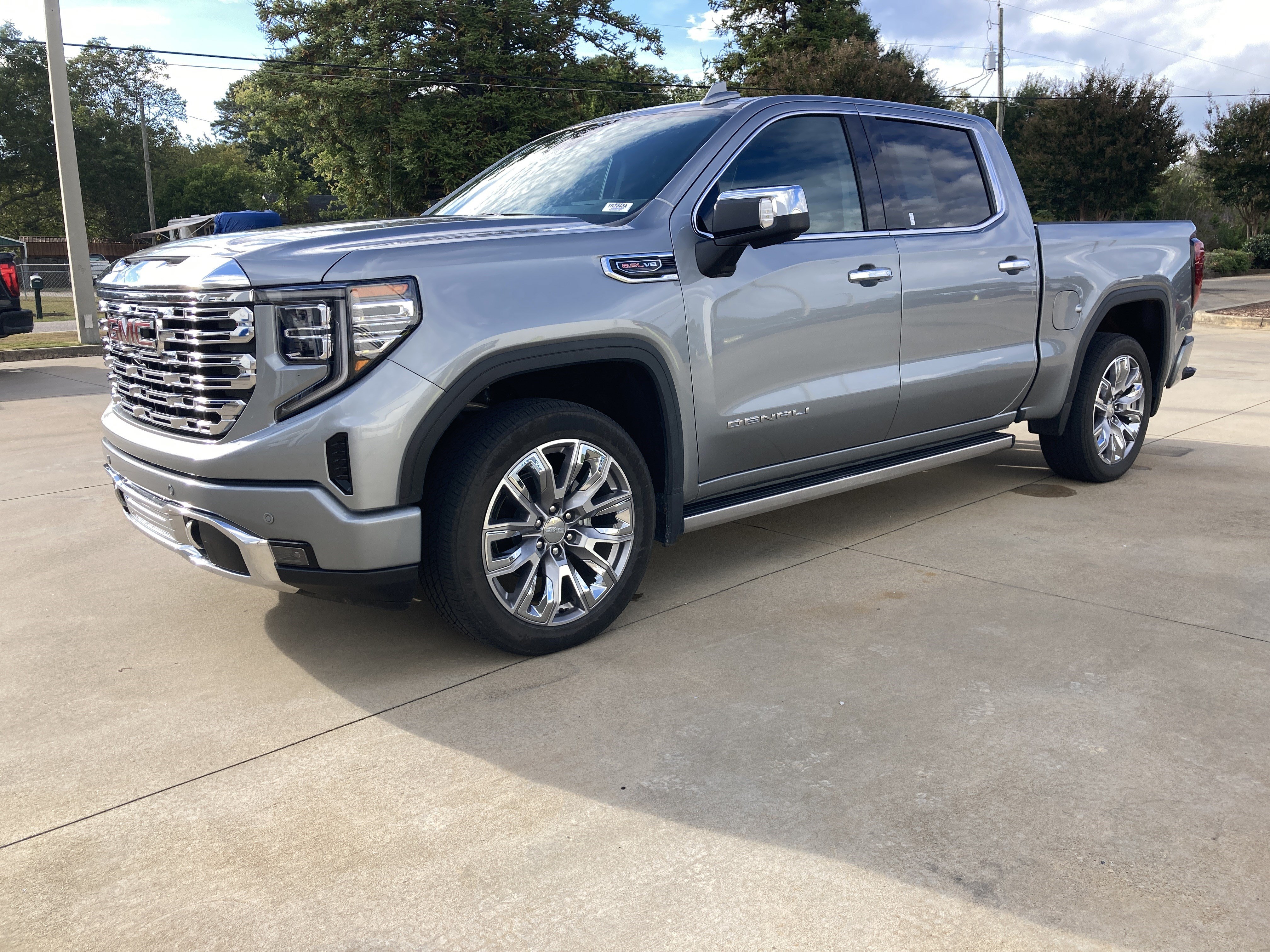 Used 2025 GMC Sierra 1500 Denali AWD/4WD image 1