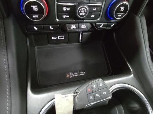 Used 2022 Chevrolet Tahoe Z71 w/ Luxury Package image 15