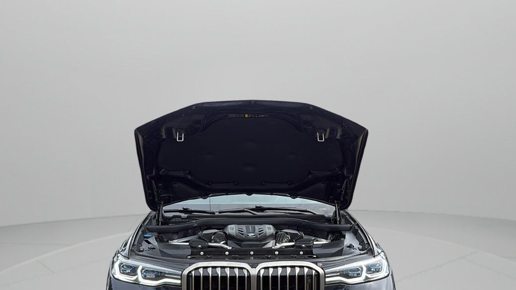 Used 2020 BMW X7 M50i w/ Dynamic Handling Package AWD/4WD image 25