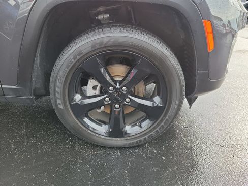 Used 2023 Jeep Grand Cherokee Altitude AWD/4WD image 6