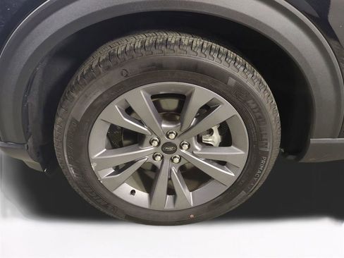 Used 2022 Ford Explorer XLT w/ Equipment Group 202A image 11