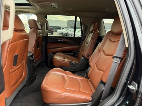 Used 2019 Cadillac Escalade Premium Luxury image 16