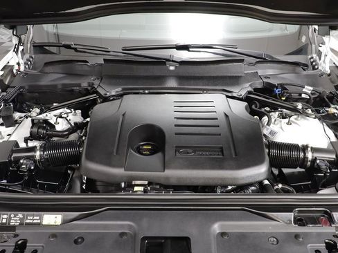 Used 2025 Land Rover Discovery Dynamic SE image 25