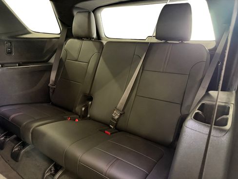 Used 2023 Chevrolet Traverse RS AWD/4WD image 11