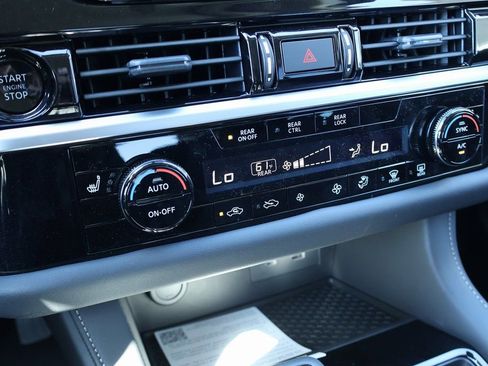 New 2025 Nissan Pathfinder SV w/ SV Premium Package image 13