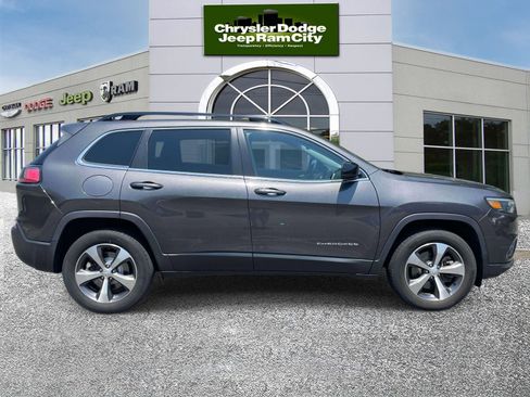 Used 2022 Jeep Cherokee Limited w/ Mopar Interior Package AWD/4WD image 5