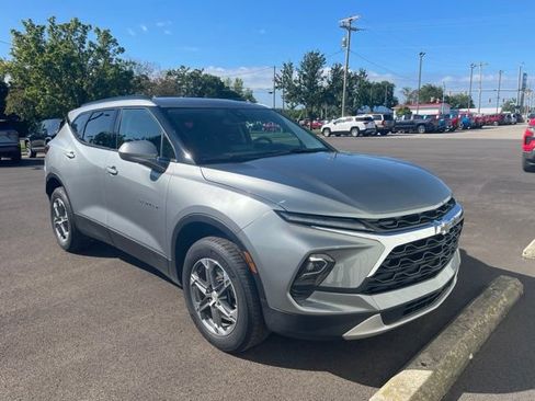 Used 2024 Chevrolet Blazer LT w/ Convenience Package FWD image 2