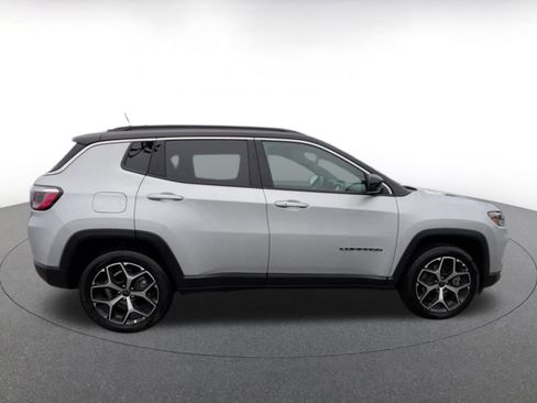 Used 2025 Jeep Compass Limited image 16