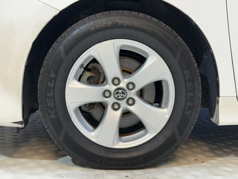 Used 2019 Toyota Sienna L image 12