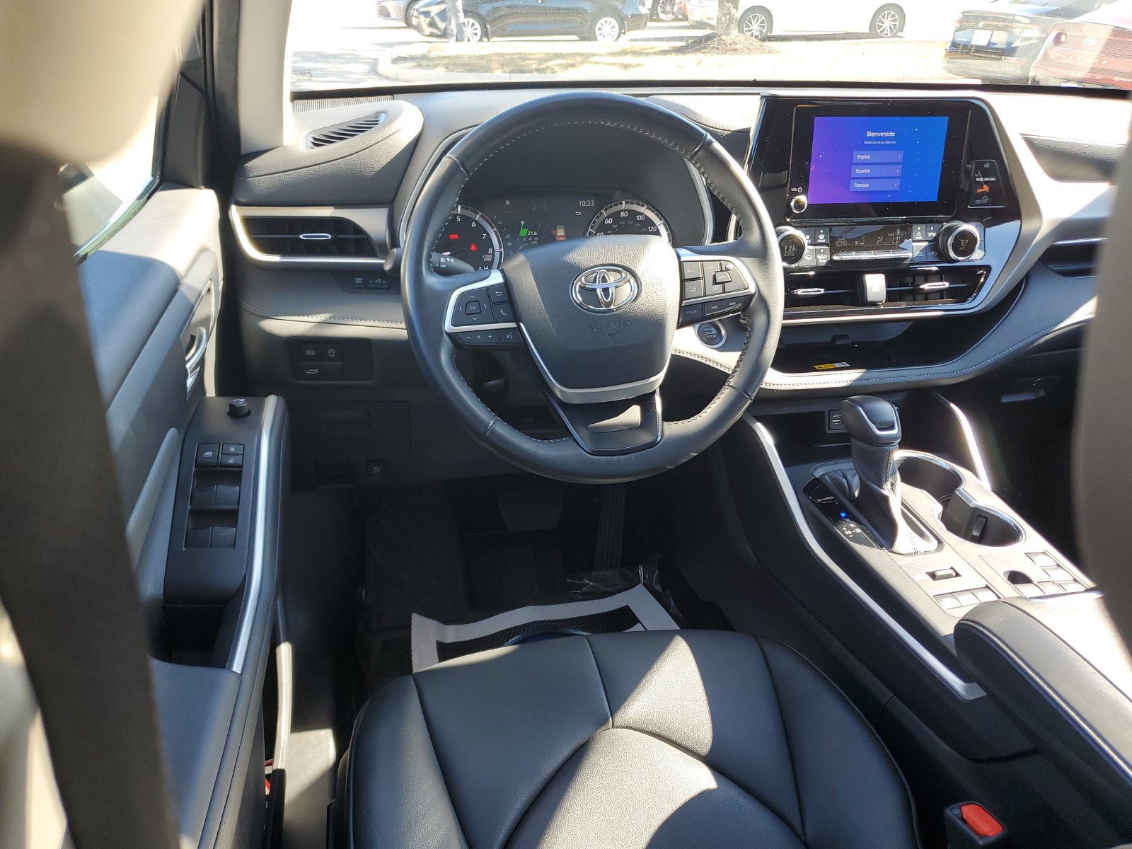 Used 2024 Toyota Highlander XLE AWD/4WD image 11