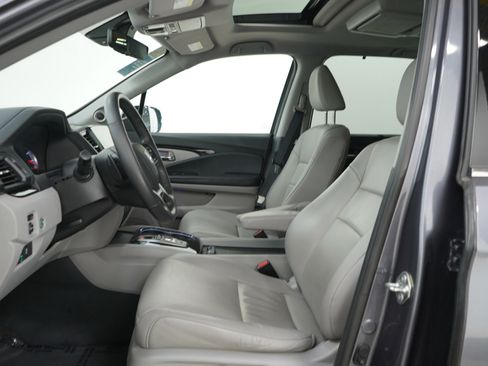 Used 2020 Honda Pilot Touring image 29