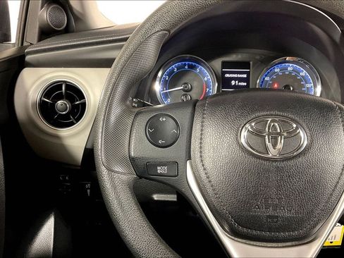 Used 2019 Toyota Corolla LE image 18