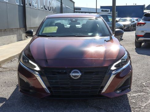 Used 2024 Nissan Altima 2.5 SV FWD image 2