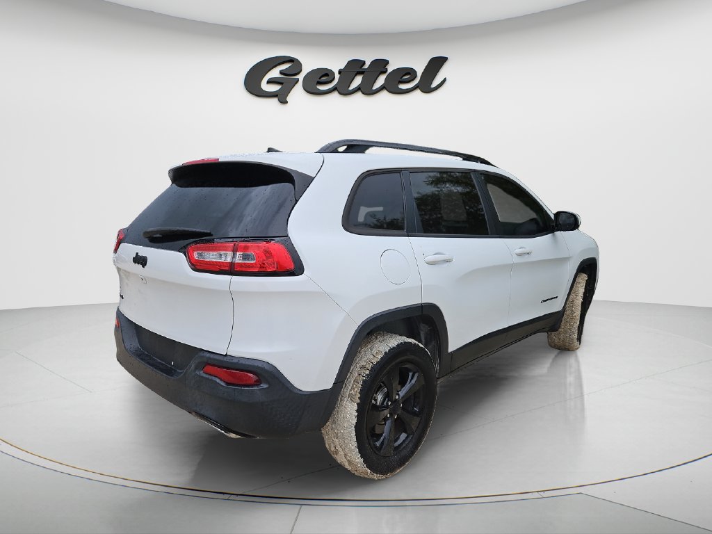 Used 2016 Jeep Cherokee Latitude w/ Cold Weather Group AWD/4WD image 3