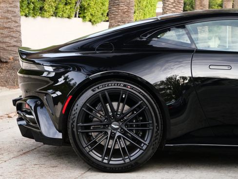 Used 2025 Aston Martin V8 Vantage Coupe image 15