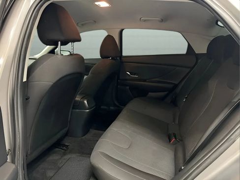Used 2023 Hyundai Elantra SE FWD image 11