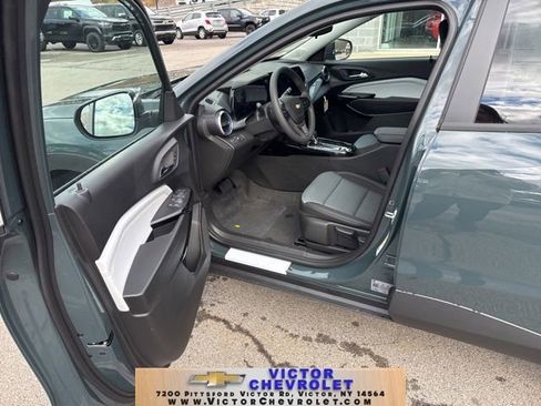 New 2025 Chevrolet Trax RS image 11