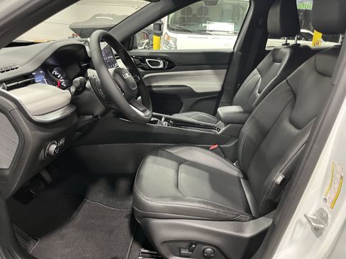 Certified 2026 Jeep Compass Limited image 10