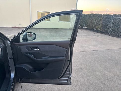 Used 2021 Nissan Rogue SV image 29