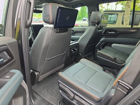 Used 2025 GMC Yukon AT4 w/ AT4 Premium Plus Package AWD/4WD image 6