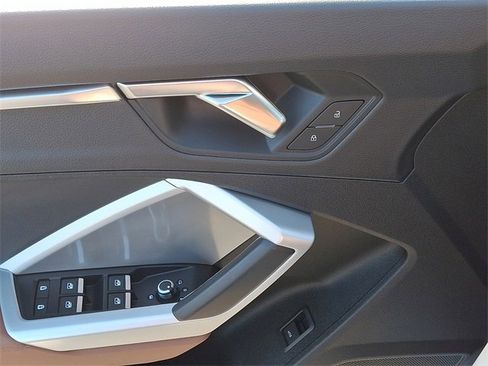 Used 2025 Audi Q3 2.0T Premium image 12