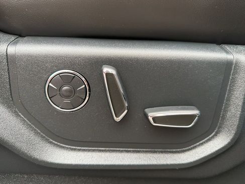 Used 2018 Ford F250 Platinum w/ FX4 Off-Road Package image 28