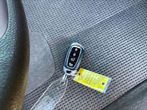 Used 2019 Hyundai Santa Fe SEL image 10