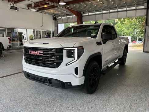 Used 2023 GMC Sierra 1500 Elevation AWD/4WD image 4
