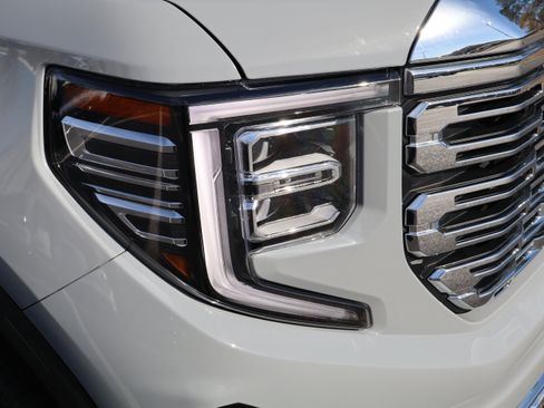 Used 2025 GMC Sierra 1500 Denali w/ Denali Reserve Package image 9