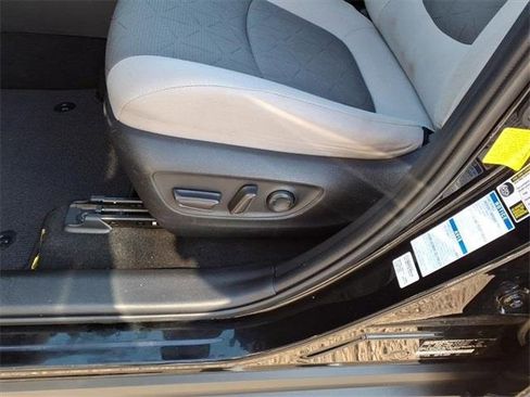 Used 2022 Toyota RAV4 XLE image 11