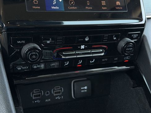 Used 2022 Jeep Grand Cherokee Limited image 16