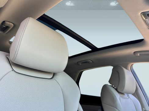 Used 2022 Genesis GV70 2.5T w/ Advanced Package image 15