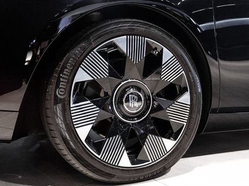 Used 2024 Rolls-Royce Phantom Sedan image 10