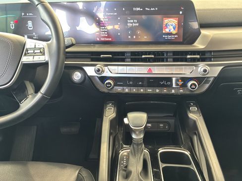 Certified 2025 Kia Telluride S FWD image 32