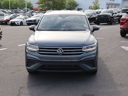Used 2022 Volkswagen Tiguan SE image 3