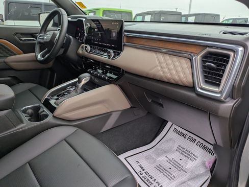 Used 2025 GMC Canyon Denali image 27