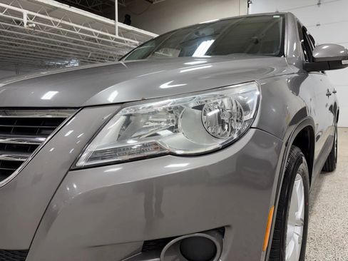 Used 2011 Volkswagen Tiguan S image 5