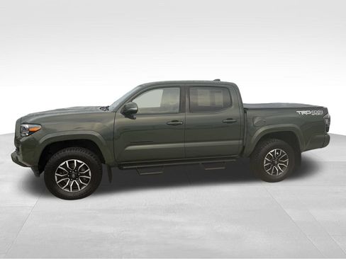 Used 2021 Toyota Tacoma TRD Sport w/ TRD Premium Sport Package AWD/4WD image 3