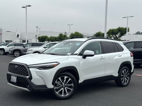 Certified 2022 Toyota Corolla Cross XLE AWD/4WD image 2
