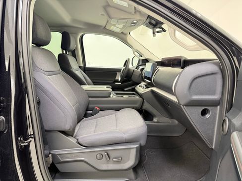 Used 2025 Ford Expedition Active AWD/4WD image 32
