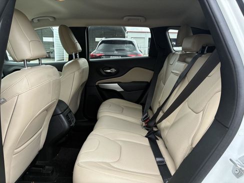 Used 2017 Jeep Cherokee Limited w/ Luxury Group FWD image 14