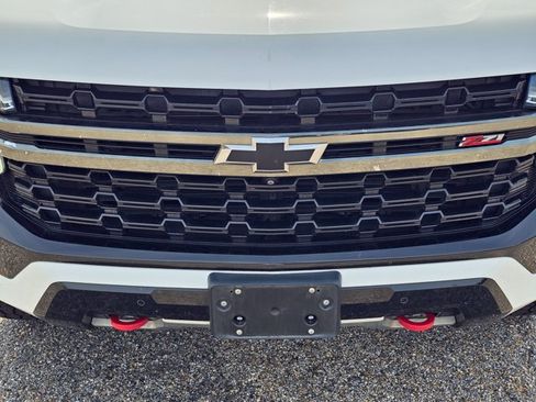 Used 2021 Chevrolet Tahoe Z71 w/ Luxury Package AWD/4WD image 4